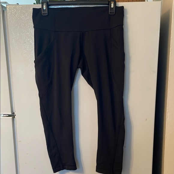 Lululemon Size 8 Black Crop Leggings - Picture 1 of 6